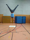 Handstand Tisch  mit 3 Stützen und drehbarer Platte